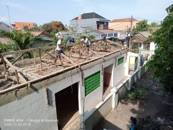 Pemugaran untuk renovasi tempat wudhu dan toilet masjid Al Barokah.